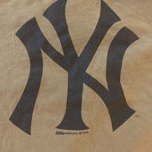 Yankees tan and brown graphic tee
